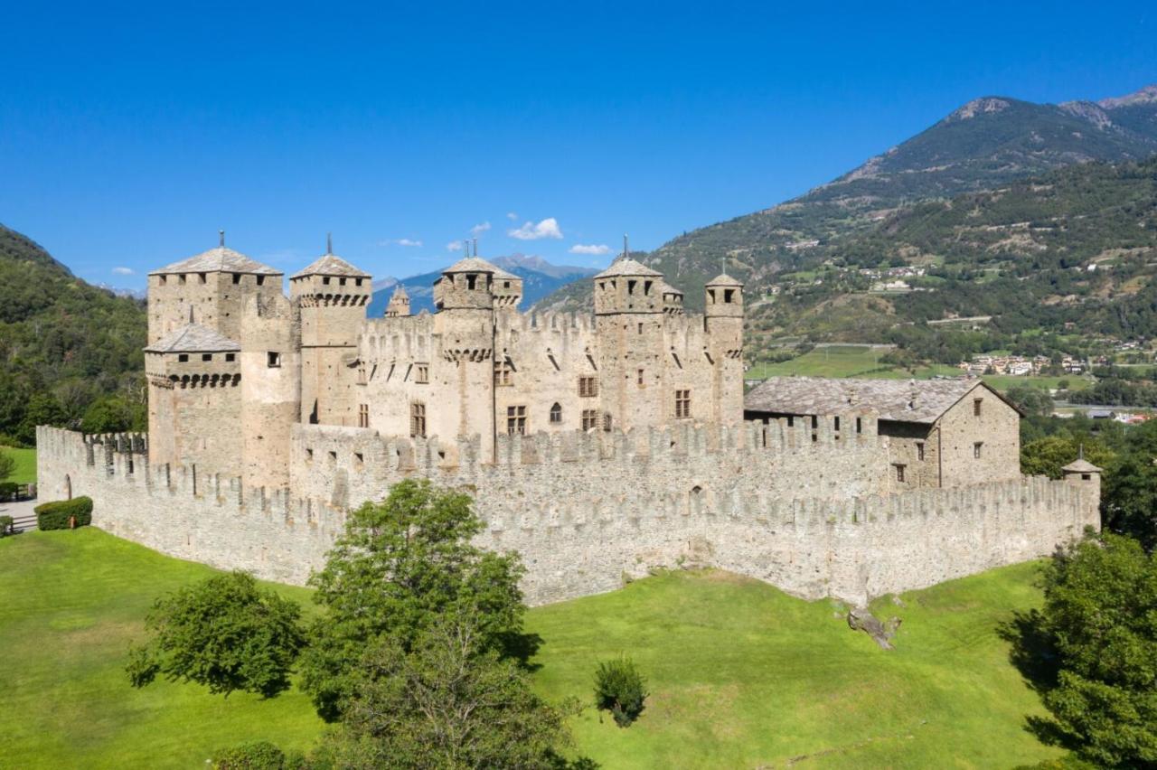 La Lupa Apartment - In The Heart Of Aosta With Car Box Екстериор снимка